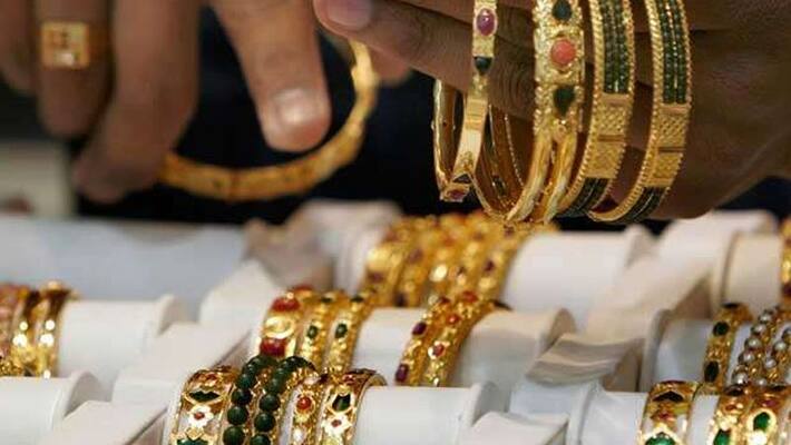 Mysuru Police announced Rs 5 lakh reward for information about jewellery shop theft case snr Mysuru Police announced Rs 5 lakh reward for information about jewellery shop theft case snr