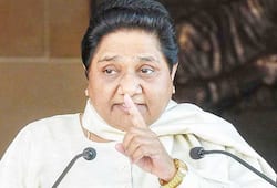 BSP issued order for leaders, dont use big size picture like Mayawati on hoarding banner