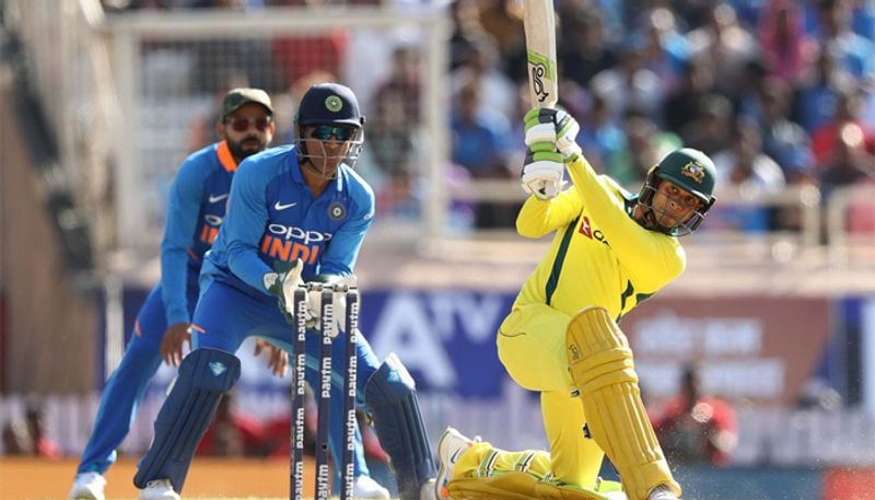 విదేశాల్లో జన్మించిన చాలామంది ప్లేయర్లు స్టేట్ లెవెల్స్ దాకా వచ్చేవాళ్లు. అయితే వారికి ఆస్ట్రేలియా జట్టులో మాత్రం చోటు దక్కేది కాదు. నేను జట్టులోకి వచ్చిన తర్వాత అలా ఎవ్వరూ రాలేదు. ఇప్పుడు కూడా రావడం లేదు...’ అంటూ కామెంట్ చేశాడు ఉస్మాన్ ఖవాజా...