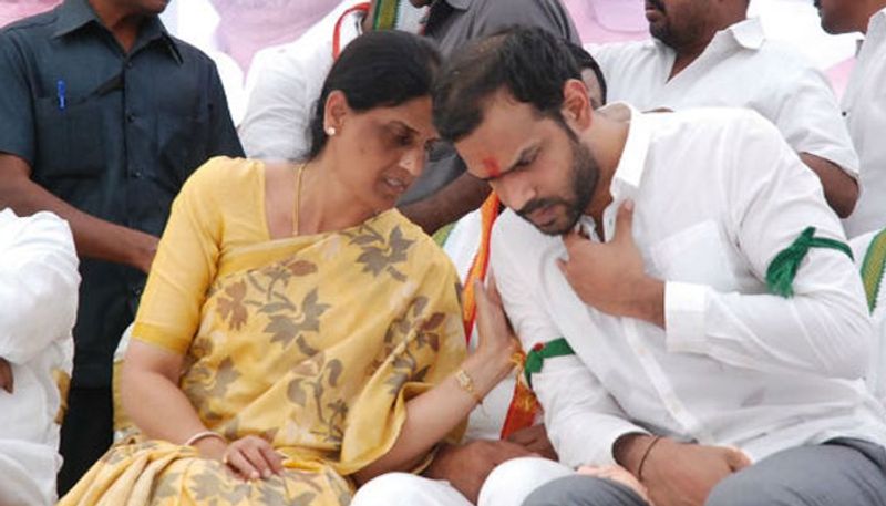 సబితా ఇంద్రారెడ్డికి మాత్రమే మహేశ్వరం టిక్కెట్టు దక్కింది. కానీ, కార్తీక్ రెడ్డికి మాత్రం రాజేంద్రనగర్ టిక్కెట్టు దక్కలేదు. పొత్తులో భాగంగా ఈ సీటును టిడిపికి కేటాయించారు. ఈ సమయంలో కార్తీక్ రెడ్డికి చేవేళ్ల ఎంపీ టిక్కెట్టును ఇస్తామని కాంగ్రెస్ పెద్దలు హామీ ఇచ్చారు.