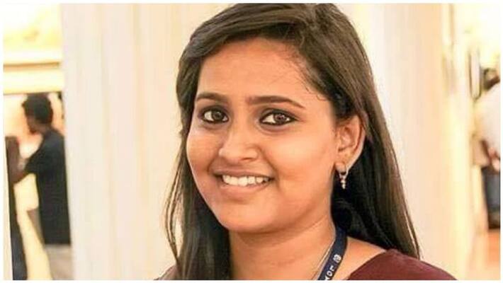 Vijay TV VJ Jacqueline Who fed the street dogs Attacked by neighbor Vijay TV VJ Jacqueline Who fed the street dogs Attacked by neighbor