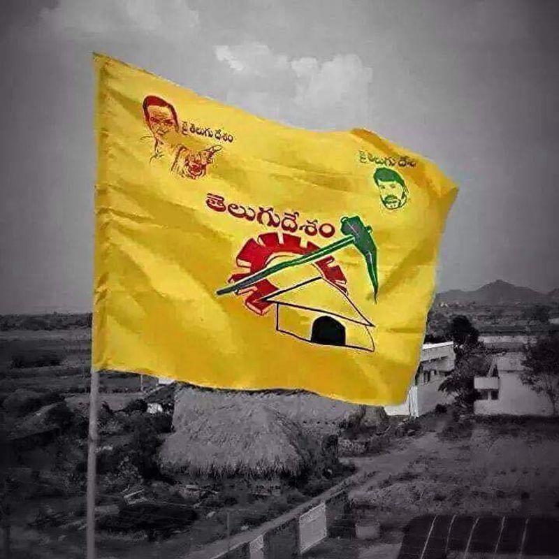 : తెలుగుదేశం పార్టీ చీఫ్ చంద్రబాబునాయుడు గురువారం నాడు తొలి జాబితాను విడుదల చేయనున్నారు. ఏకాభిప్రాయం కుదరని స్థానాలు మినహాయించి మిగిలిన జాబితాను విడుదల చేసే అవకాశం ఉంది. పొలిట్ బ్యూరో సమావేశంలో ఈ జాబితా విషయమై చంద్రబాబునాయుడు పార్టీ నేతల అభిప్రాయాన్ని తెలుసుకొని జాబితాను విడుదల చేయనున్నారు.