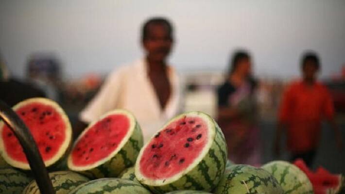 Watermelon Merchants Faces Problems in Ballari due to LockDown Watermelon Merchants Faces Problems in Ballari due to LockDown