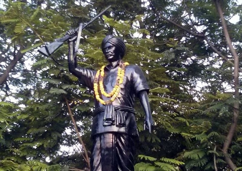 అది సమసిపోయిన తర్వాత అదే సమస్య ఇటు తెలంగాణలోని ఆదిలాబాదు ఆడవుల్లో తలెత్తింది. బ్రిటీషాంధ్రలో అమలు చేసిన చట్టాన్నే ఇక్కడ నిజాం ప్రభుత్వం రూపొందించి అమలు చేయడానికి పూనుకుంది. దీంతో కొమురం భీమ్ సహా గిరిజనులు తమ హక్కును కోల్పోయే పరిస్థితి వచ్చింది. మరోవైపు మైదాన ప్రాంతాల నుంచి వచ్చిన స్థానికేతరులు గిరిజనుల భూములను అక్రమంగా ఆక్రమించుకోవడం కూడా ఉంది.