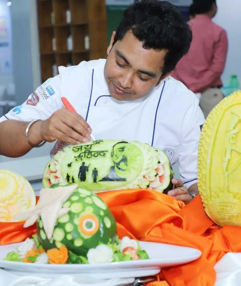 The chef said, "Through my carvings I wanted to beautifully depict Abhinandan's bravery and pay homage to the bravery and patriotism of our armed forces.”