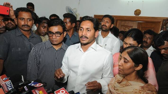 YS Viveka daughter Sunita met CM Jagan, wanted to be investigated her father murder case YS Viveka daughter Sunita met CM Jagan, wanted to be investigated her father murder case