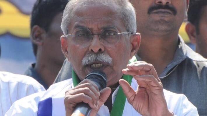 CBI interrogates three in YS vivekananda murder case lns CBI interrogates three in YS vivekananda murder case lns