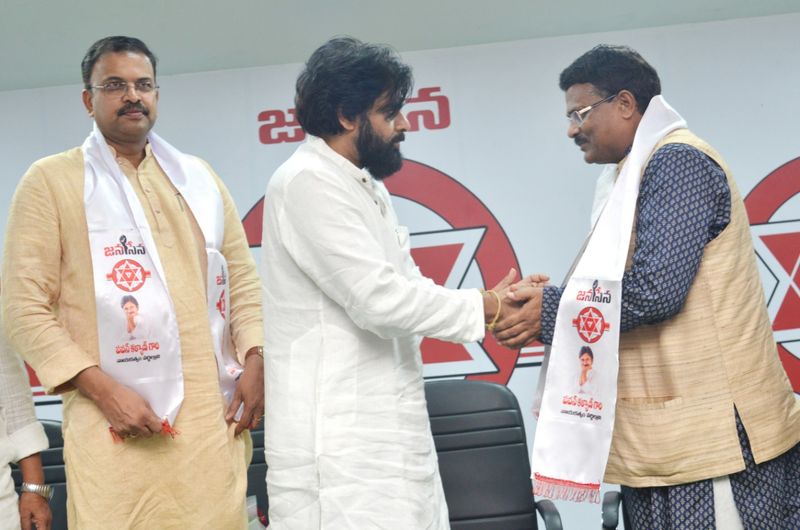 EX CBI JD lakshmi narayana joins janasena