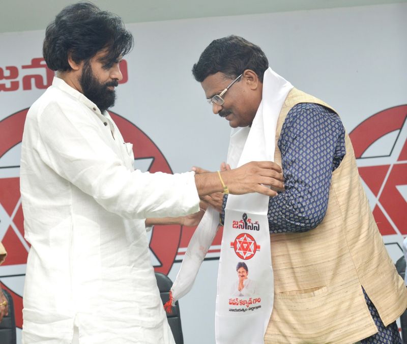 EX CBI JD lakshmi narayana joins janasena