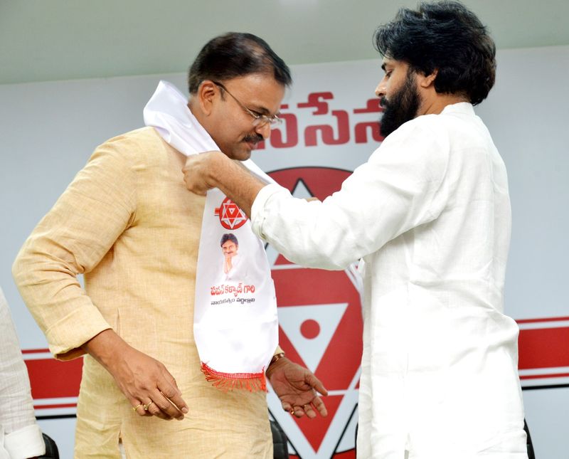 EX CBI JD lakshmi narayana joins janasena