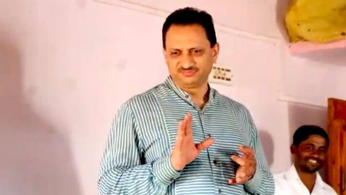 Uttara Kannada MP Anant Kumar Hegde appears in front of Special Court Uttara Kannada MP Anant Kumar Hegde appears in front of Special Court