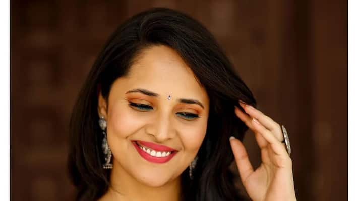 Andhadhun Remake: Anasuya To Reprise Tabu's Role? Andhadhun Remake: Anasuya To Reprise Tabu's Role?