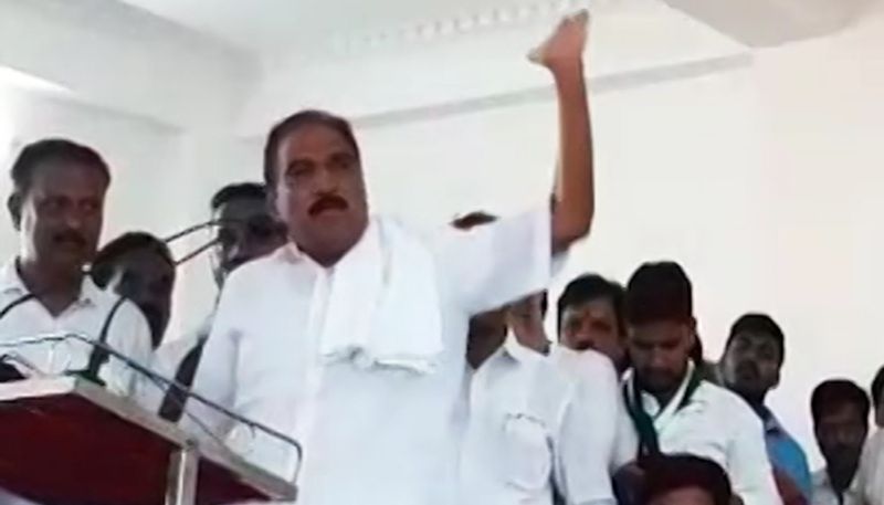 <p>ಕ್ರೀಡಾ ಇಲಾಖೆಯ ಅನುದಾನದ ಮೇಲಿನ ಚರ್ಚೆಯ ವೇಳೆ ಅರಸೀಕರೆ ಜೆಡಿಎಸ್ ಶಾಸಕ ಶಿವಲಿಂಗೇಗೌಡ, ಕ್ರೀಡಾ ಇಲಾಖೆಗೆ ಅಗತ್ಯವಾದ ಹಣ ಇಟ್ಟಿಲ್ಲ ಎಂದು ತಮ್ಮ ಅಸಮಾಧಾನ ಹೊರಹಾಕಿದ್ದರು.</p>