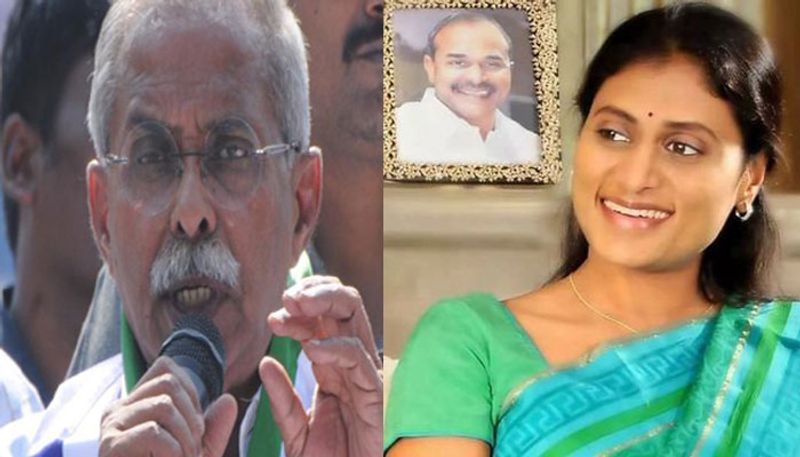 ఇకపోతే ఎన్నికల సమయానికి ముందు షర్మిల బాబాయ్ వైయస్ వివేకానందరెడ్డి మరణంపై కూడా తీవ్ర విమర్శలు చేసింది తెలుగుదేశం పార్టీ. చంద్రబాబు నాయుడు పసుపుకుంకుమ ఇస్తే వైయస్ జగన్ మీ చిన్నమ్మ పసుపుకుంకుమ తుడిచేశాడంటూ తెలుగుదేశం పార్టీ మహిళా నేతలు చేసిన విమర్శలు ఆమెను మానసికంగా ఇబ్బంది పెట్టినా వైసీపీని అధికారంలోకి తీసుకురావడం, ప్రజల పక్షాన తాము ఉండాలనే ధైర్యంతో ముందుకు వెళ్లారు వైయస్ షర్మిల.