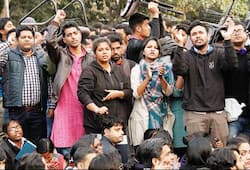 Students of a chaotic JNU, mistreated the wife of the Vice Chancellor hostage for several hours
