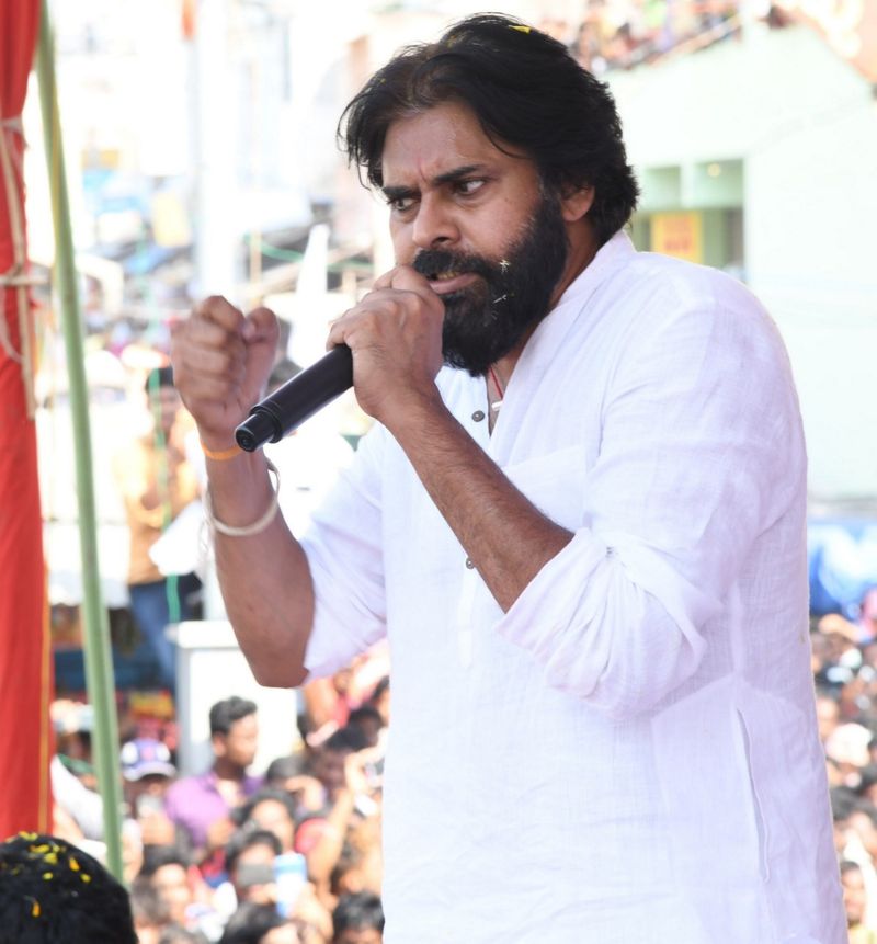 మొత్తానికి పవన్ అయితే మళ్ళీ రాజకీయాల్లో కొనసాగుతానని క్లారిటీగా చెప్పేశాడు. అయితే ఆయన రాజకీయాల్లో ఉండడం కంటే సినిమాల్లోకి రావడం బెటర్ అని మరికొన్ని రోజుల్లో సినిమాలు కూడా మొదలెడతారని రూమర్స్ వినిపిస్తున్నాయి.
