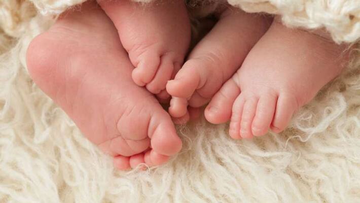 Bangladeshi mother birth to healthy twins 26 days after a first child was born Bangladeshi mother birth to healthy twins 26 days after a first child was born