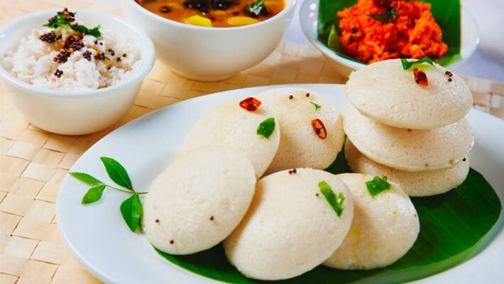 Very easy recipe of making Idli at Home Very easy recipe of making Idli at Home