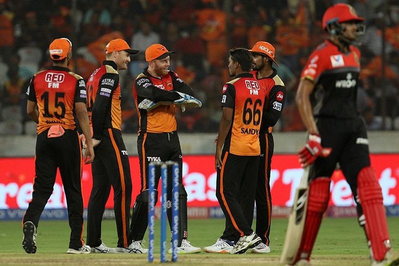 సన్రైజర్స్ హైదరాబాద్ బౌలింగ్ విభాగం చాలా పటిష్టంగా ఉంది. ఎలాంటి బ్యాట్స్మెన్నైనా ఛాలెంజ్ చేస్తూ, స్మార్ట్ గేమ్ ఆడిస్తారు...