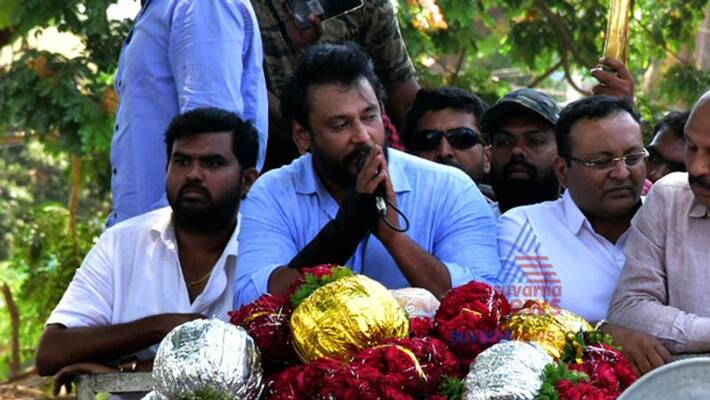 Darshan car stone pelting actor not to campaign for Sumalatha for five days Darshan car stone pelting actor not to campaign for Sumalatha for five days
