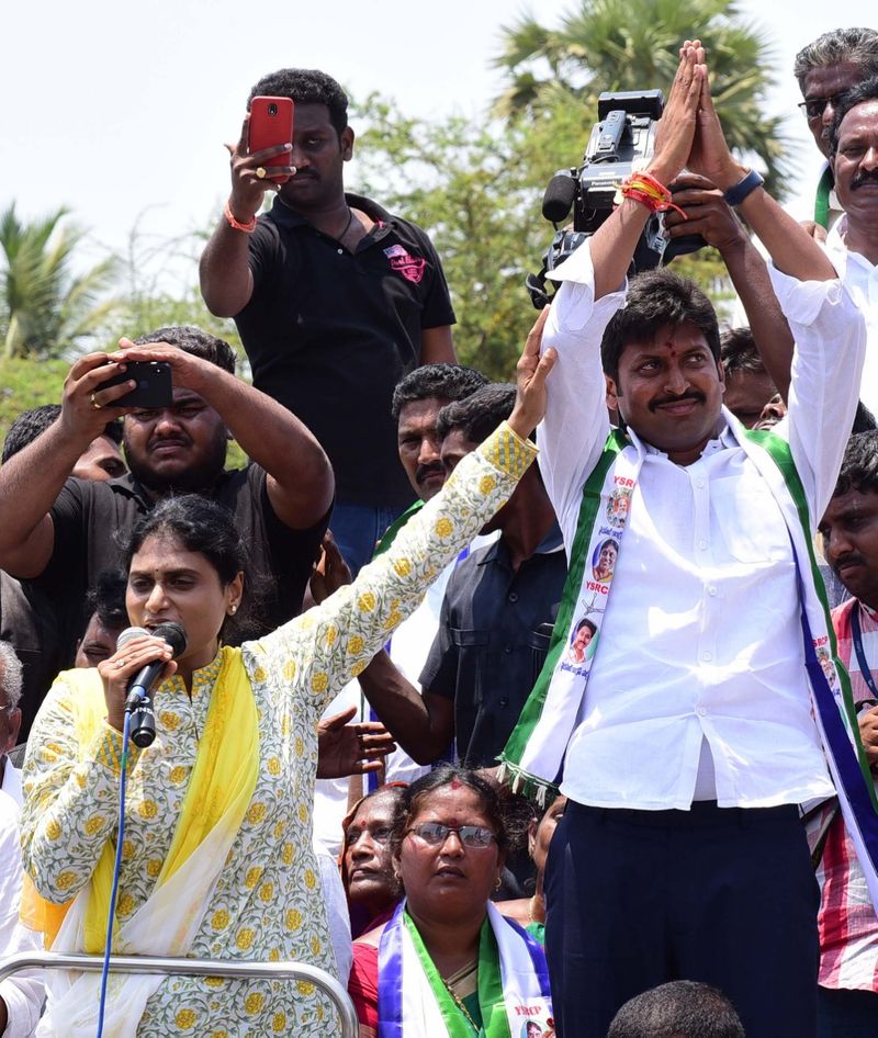 Sharmila adressing Public Meeting Denduluru