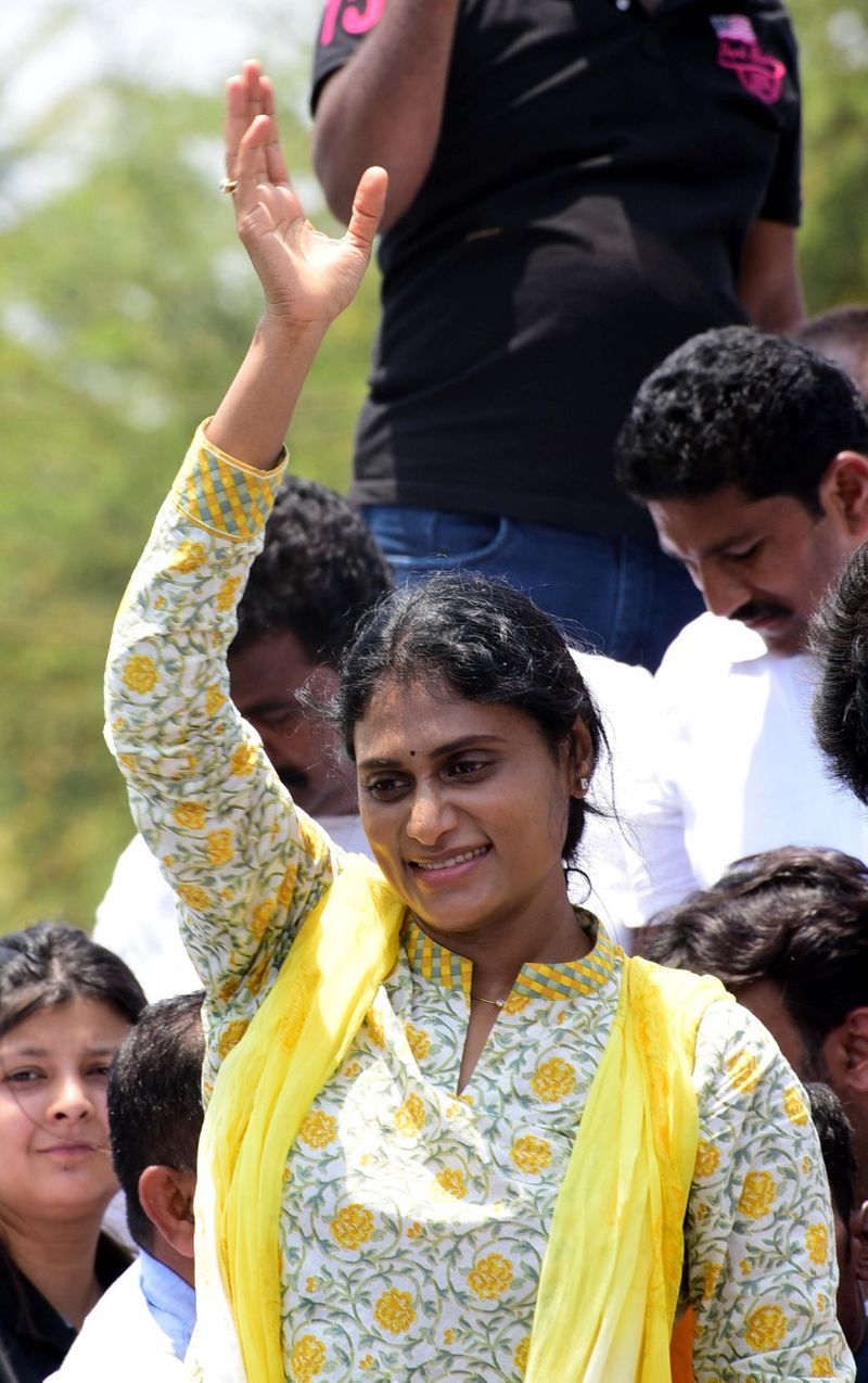 Sharmila adressing Public Meeting Denduluru