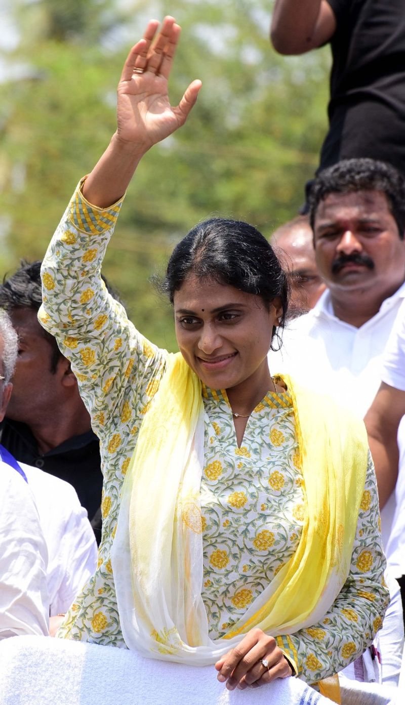 Sharmila adressing Public Meeting Denduluru