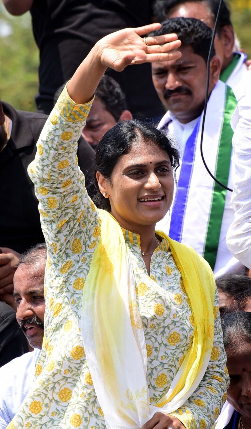 Sharmila adressing Public Meeting Denduluru