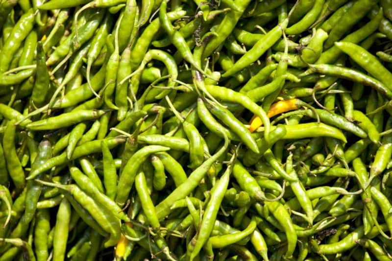 Green chilli: The spicy taste of green chilli portrays anger.
