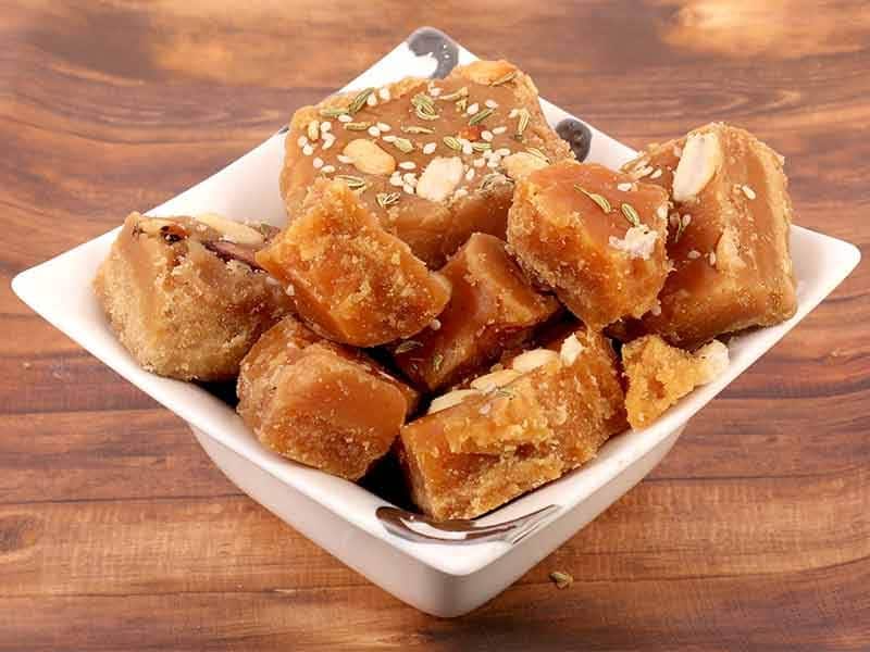 Jaggery: The sweet taste of jaggery brings happiness.