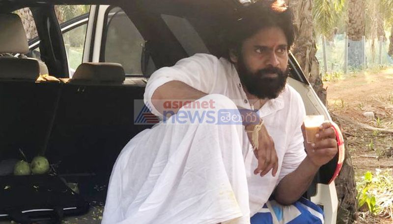 అయితే ఎలక్షన్స్ కి ముందు పవన్ క్రేజ్ బాగానే ఉంది. ఎంతో కొంత ప్రభావం చూపగలడని అంతా భావించారు. అయితే ఇప్పుడు ఓడిపోవడంతో పవన్ తో సినిమా చేసేందుకు నిర్మాతలు ఏమైనా వెనుకడుగు వేస్తారా అనేది కూడా సందేహంగానే ఉంది.