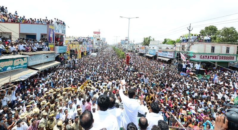 YS Jagan campaign at Eluru