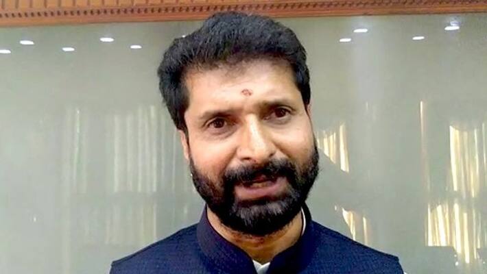 Minister CT Ravi Rush To Support Union Minister Anurag Thakur Goli Maaro Comment Minister CT Ravi Rush To Support Union Minister Anurag Thakur Goli Maaro Comment