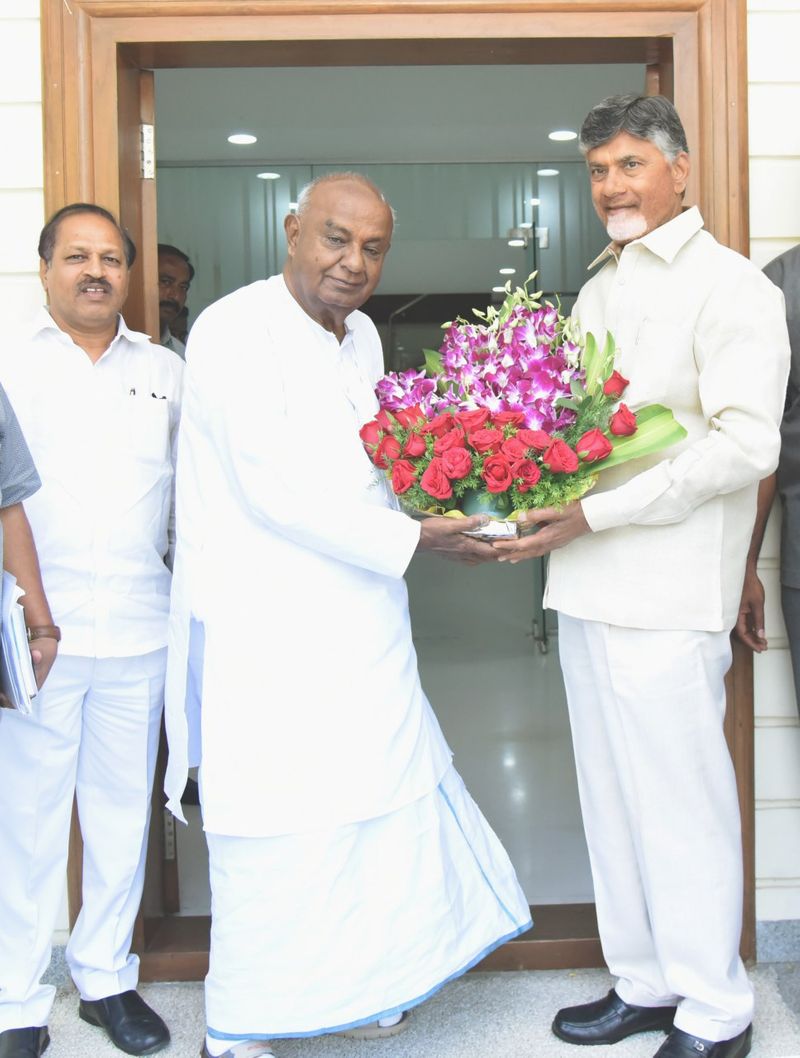 Chandrababu Naidu,HD Deve Gowda Participated in Election Campaign Public Meeting at Tiruvuru