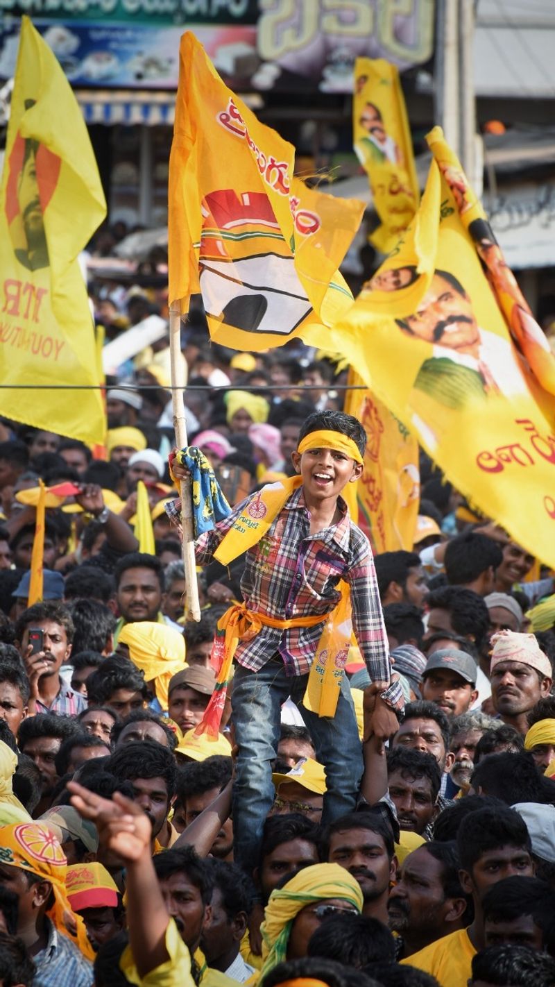 Chandrababu Naidu,HD Deve Gowda Participated in Election Campaign Public Meeting at Tiruvuru