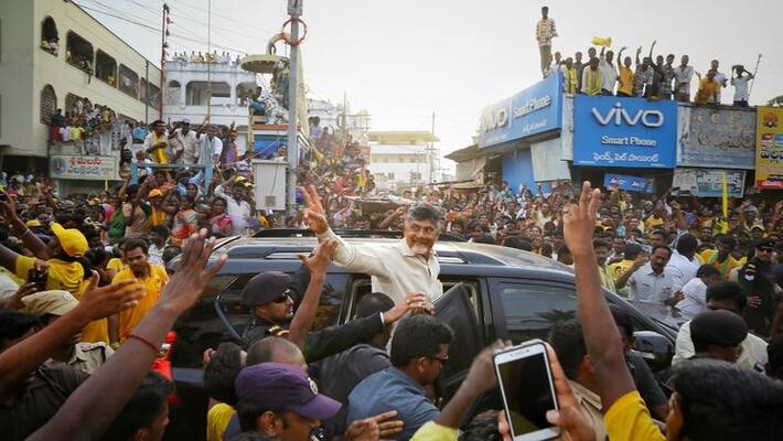 Kadapa tdp meeting: Tdp activists fight in front of ex cm chandrababu naidu Kadapa tdp meeting: Tdp activists fight in front of ex cm chandrababu naidu