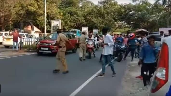 ವಾಹನ ಮಾಡಿಫಿಕೇಶನ್ ನಿಯಮ: ಪ್ರತಿಭಟನೆ ಮಾಡಿದ 15 ಯುವಕರು ಅರೆಸ್ಟ್!