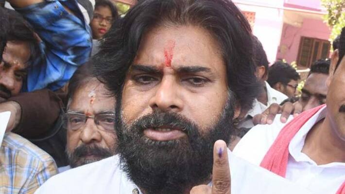Pawan Kalyan breaks queue to cast vote Pawan Kalyan breaks queue to cast vote
