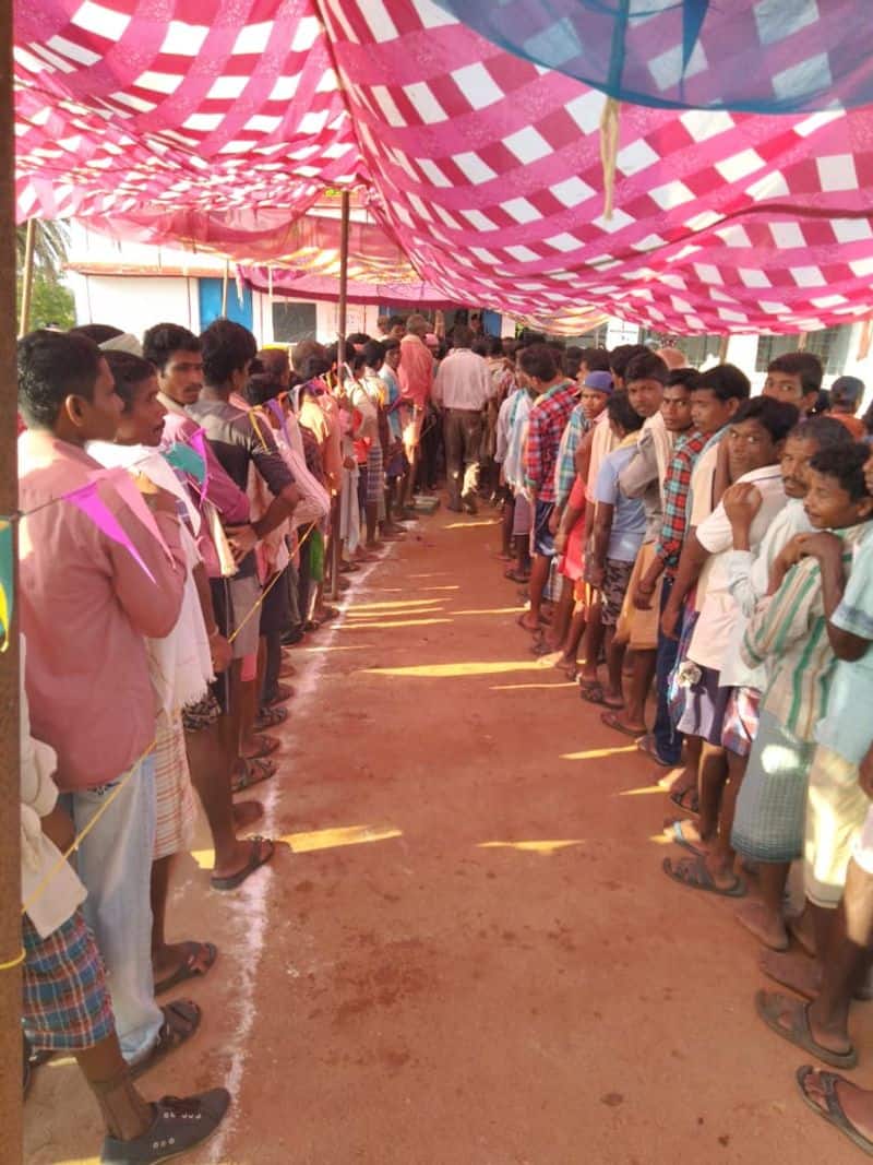 Ignoring naxals' appeal for boycotting the elections, the residents of Konta are thronging voting booths