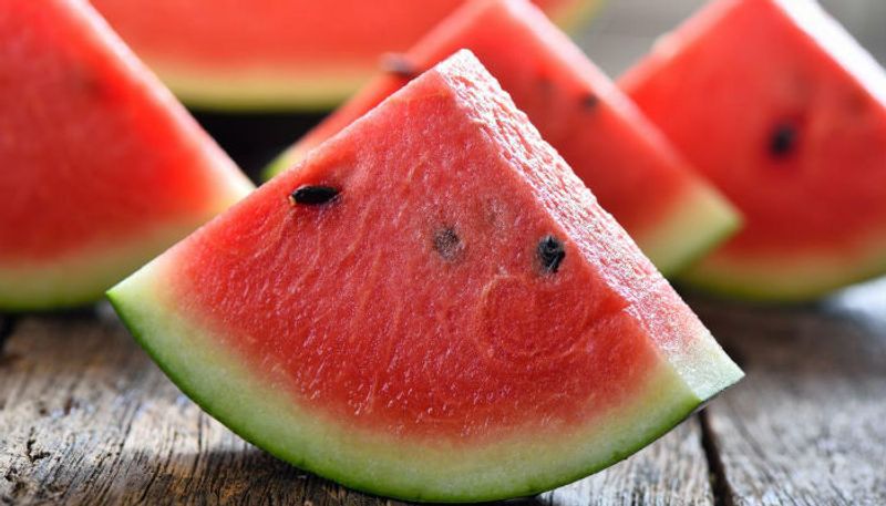 The fruits with the most and least sugar