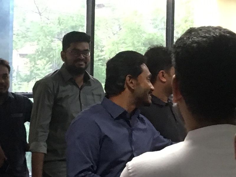 YS Jagan at prshanth kishore office