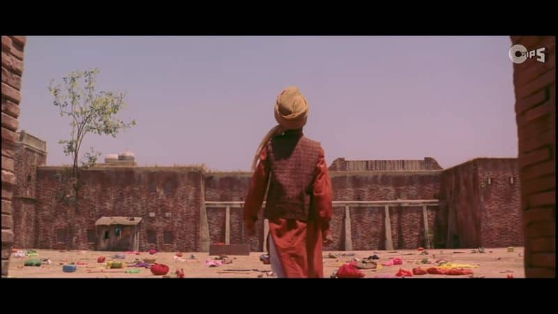 Legend of Bhagat Singh (2002): It is well-known that Jallianwala Bagh carnage impacted the young mind of radical revolutionary Bhagat Singh. This movie features a moving scene showing him as a young Sikh boy visiting the site of the tragedy and how it changes him forever.