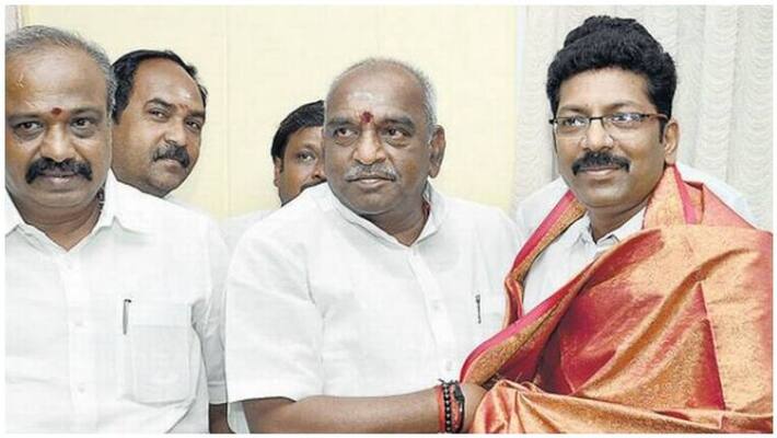 Where in Madurai is the party mayor ... BJP giving jerk to AIADMK Where in Madurai is the party mayor ... BJP giving jerk to AIADMK