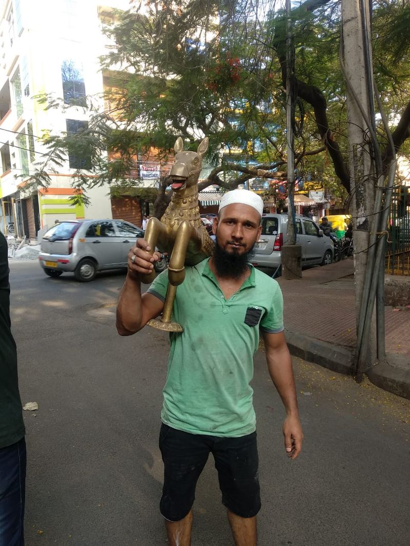 ಸದ್ದಾಂ ಹುಸೈನ್ ಬೆಂಗಳೂರಿನ ರಾಜಾಜಿನಗರದಲ್ಲಿರುವ ರಾಮ ಮಂದಿರದಲ್ಲಿ ಕಳೆದ ಮೂರು ವರ್ಷಗಳಿಂದ ಸ್ವಚ್ಛತಾ ಕಾರ್ಯ ನಡೆಸುತ್ತಾ ಬಂದಿದ್ದಾನೆ.