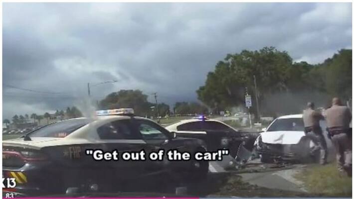 Three naked women drive a car and police chase them 21 miles Three naked women drive a car and police chase them 21 miles