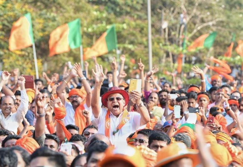 The Palace Grounds in Bengaluru reverberated with chants of ‘Modi’ and ‘Chowkidar’ as Prime Minister Narendra Modi arrived on Saturday evening