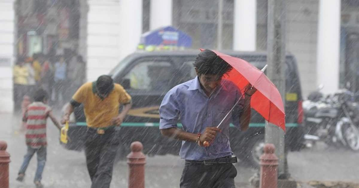 Heavy Rainfall Lashes Delhi-NCR, Leading To Waterlogging; Traffic ...