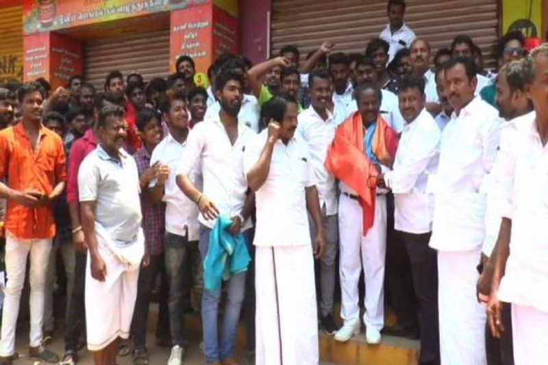 வசந்த் தொலைக்காட்சியை 2008 ஆம் ஆண்டில் தொடங்கி நடத்தி வருகிறார்.