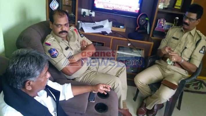 RTC Strike: In the wake of Maha Dharna Manda Krishna Madiga is under house arrest RTC Strike: In the wake of Maha Dharna Manda Krishna Madiga is under house arrest