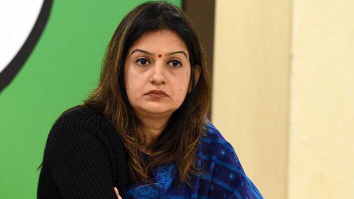 Ab theek hai : Smriti Irani taunts Rahul Gandhi, shares upside down image; Sena's Priyanka Chaturvedi reacts - adt Ab theek hai : Smriti Irani taunts Rahul Gandhi, shares upside down image; Sena's Priyanka Chaturvedi reacts - adt